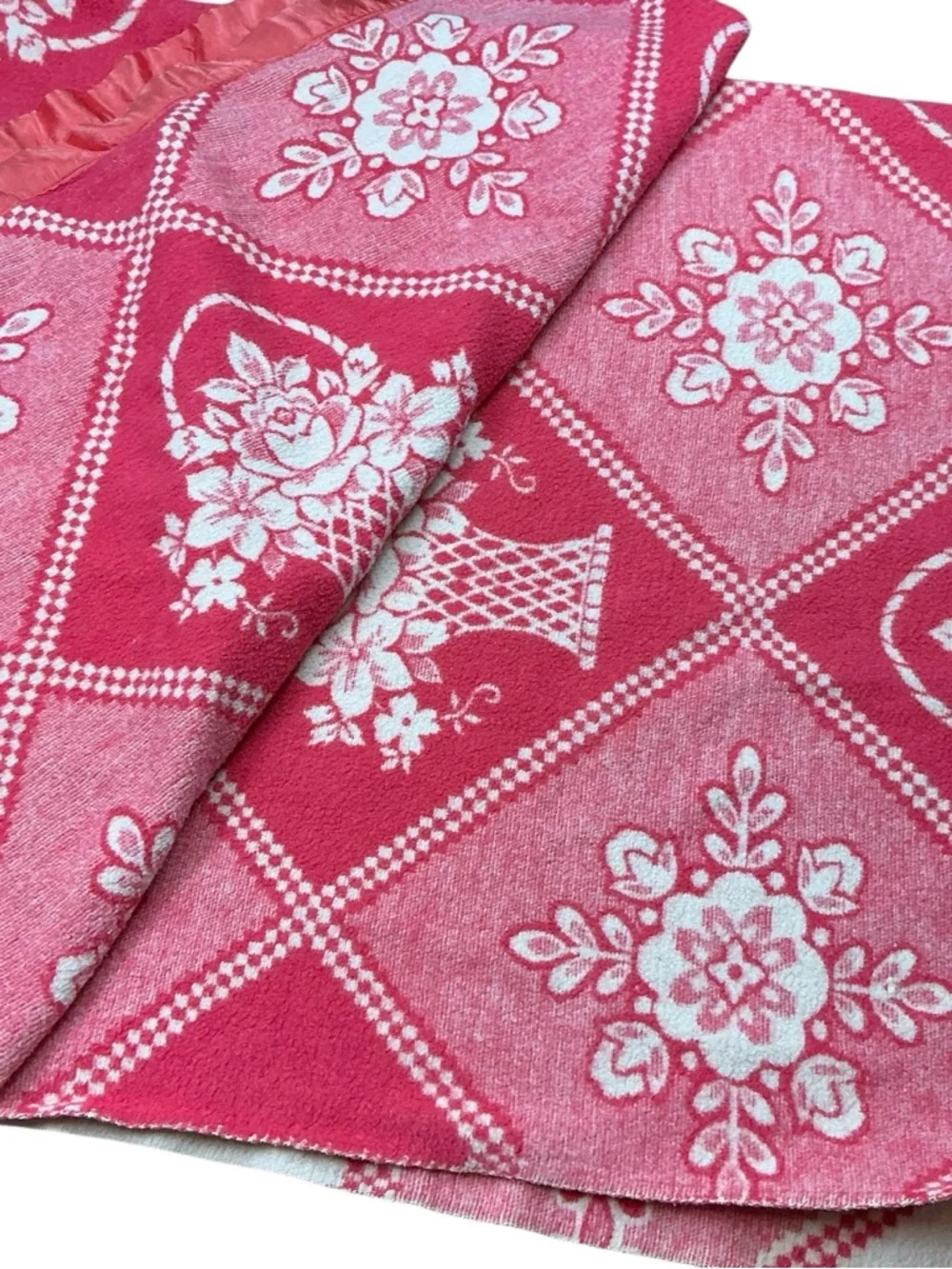 Vintage 1960s pink and cream reversible flower basket blanket 63 x 78